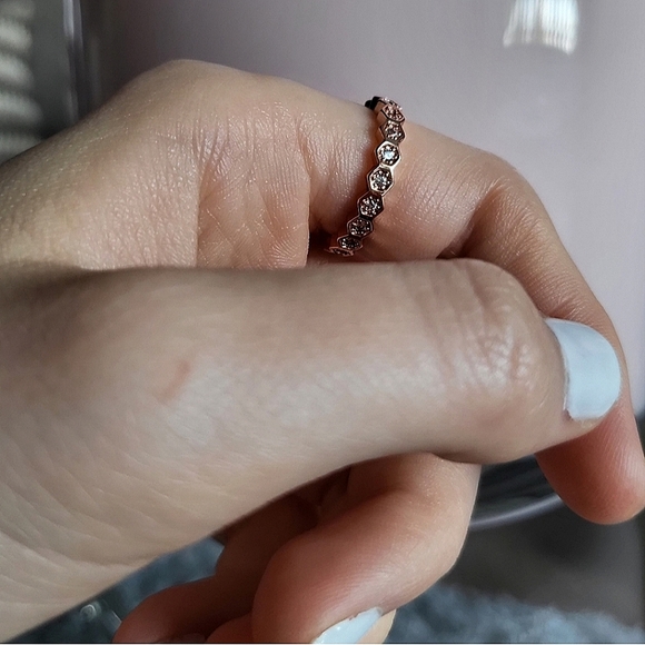 New Fashion Honeycomb Hexagon Shaped Inlaid Stone Rose Gold Ring/Band - Picture 5 of 8